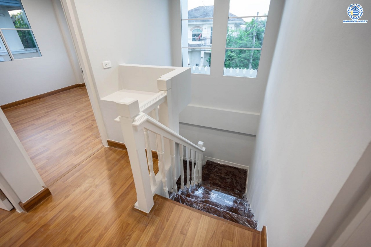 บ้านมือสองตกแต่งใหม่ แบรนด์ LH โครงการ มัณฑนา ราชพฤกษ์ หลังมุม เนื้อที่ 60.1 ตร.ว. ฟังก์ชัน 3 ห้องนอน 2 ห้องน้ำ จอดรถได้ 1 คัน พร้อมพื้นที่รอบบ้านกว้างขวาง Facilities ตอบโจทย์ทุกกิจกรรม! บนทำเลใกล้วงเวียนพระราม5 เซ็นทรัลเวสต์เกต และรถไฟฟ้า "สถานีบางรักน้อยท่าอิฐ"